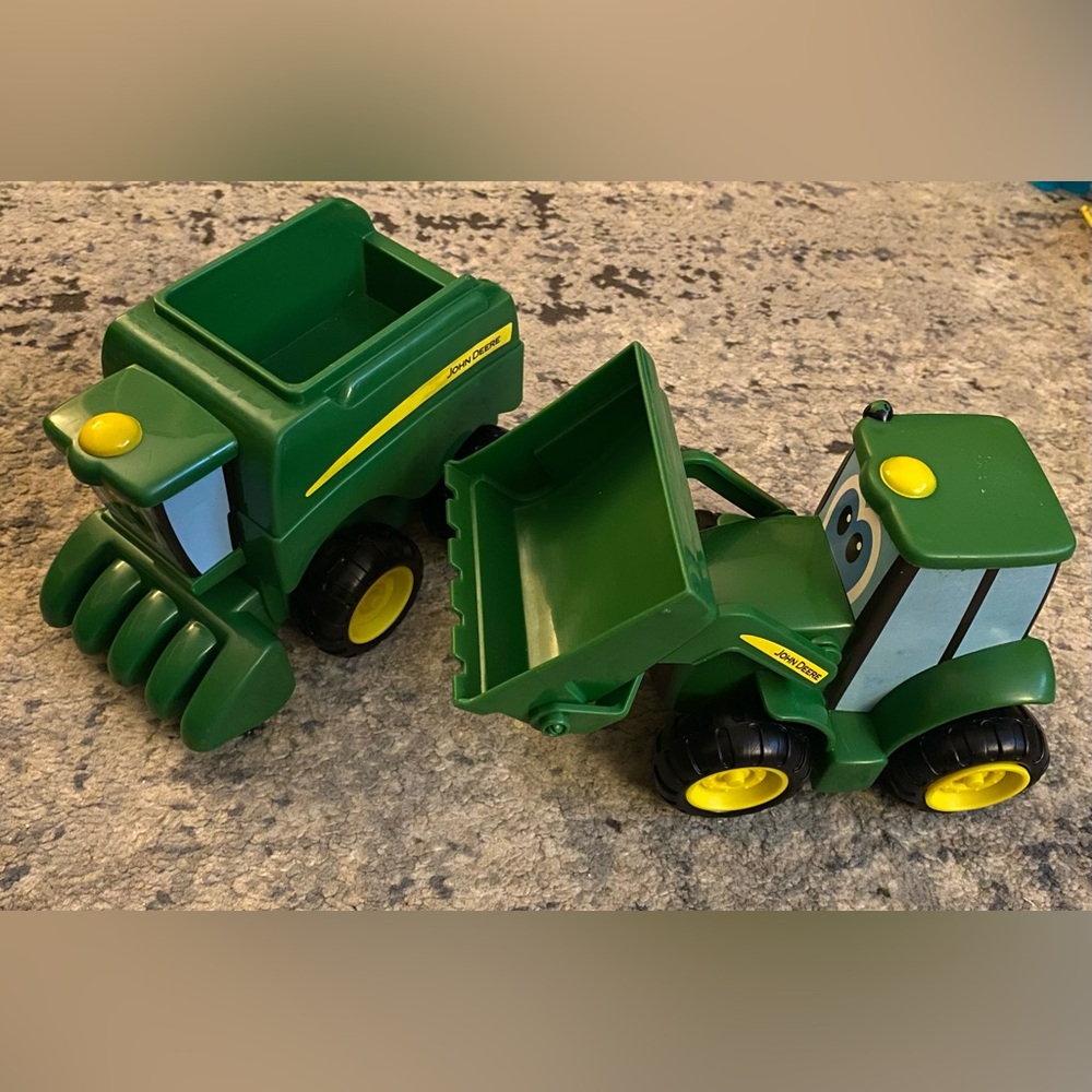SOLD-John Deere Green Farmin’ Friends Johnny Tractor & Corey Combine Tractor Set